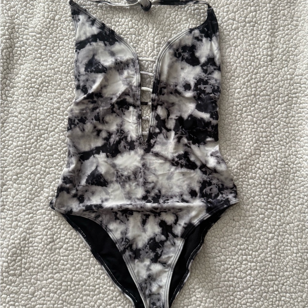 Hollister Black and White Tie-Dye One Piece Swimsuit